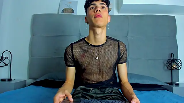 Snapshot of NeoRaptis chatting on February 20, 2025, 8:14 pm NeoRaptis online show from February 20, 2025, 8:14 pm