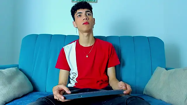 Snapshot of NeoRaptis chatting on March 3, 2025, 8:21 pm NeoRaptis online show from March 3, 2025, 8:21 pm