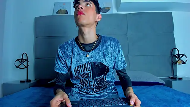 Snapshot of NeoRaptis chatting on February 24, 2025, 8:14 pm NeoRaptis online show from February 24, 2025, 8:14 pm