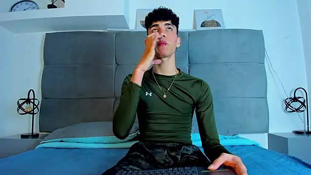 Snapshot of NeoRaptis chatting on February 13, 2025, 7:52 pm NeoRaptis online show from February 13, 2025, 7:52 pm