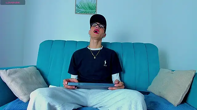 Snapshot of NeoRaptis chatting on March 20, 2025, 8:40 pm NeoRaptis online show from March 20, 2025, 8:40 pm