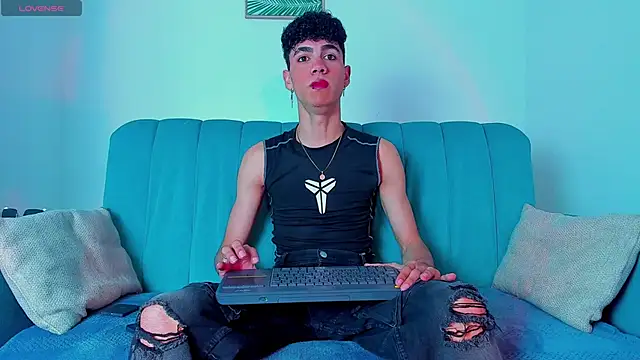 Snapshot of NeoRaptis chatting on March 22, 2025, 8:15 pm NeoRaptis online show from March 22, 2025, 8:15 pm