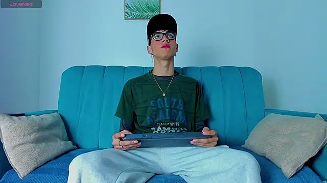 Snapshot of NeoRaptis chatting on March 18, 2025, 8:16 pm NeoRaptis online show from March 18, 2025, 8:16 pm