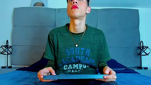 Snapshot of NeoRaptis chatting on March 12, 2025, 8:31 pm NeoRaptis online show from March 12, 2025, 8:31 pm