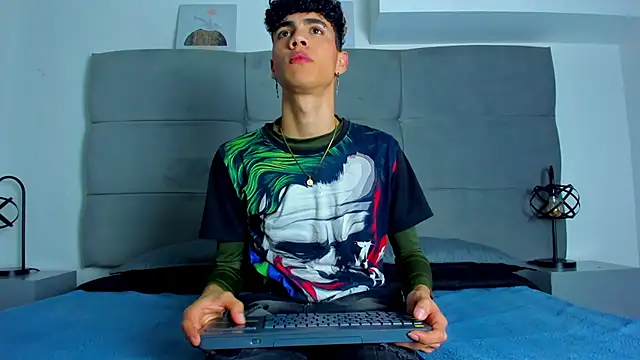 Snapshot of NeoRaptis chatting on February 21, 2025, 8:49 pm NeoRaptis online show from February 21, 2025, 8:49 pm