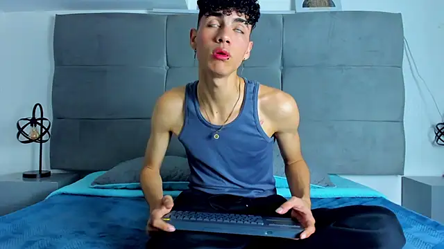 Snapshot of NeoRaptis chatting on February 11, 2025, 8:10 pm NeoRaptis online show from February 11, 2025, 8:10 pm