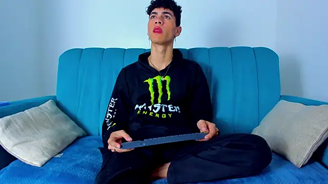 Snapshot of NeoRaptis chatting on March 4, 2025, 8:38 pm NeoRaptis online show from March 4, 2025, 8:38 pm