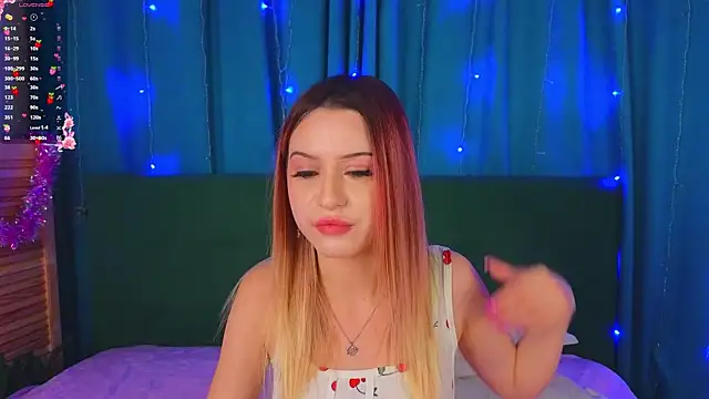 AlinaWalters online show from December 4, 2025, 9:03 pm