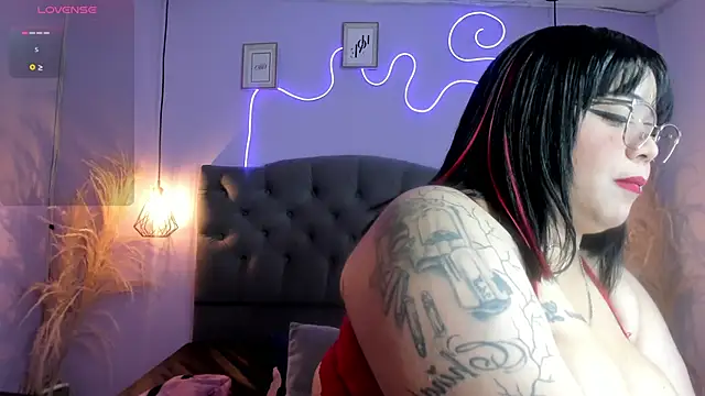 Snapshot of KRYSTENMOON chatting on June 15, 2026, 3:23 pm KRYSTENMOON online show from June 15, 2026, 3:23 pm