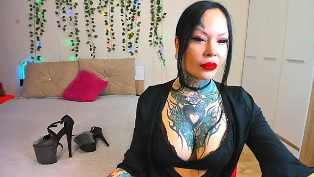 Megan Black Moon online show from March 14, 2025, 8:32 am