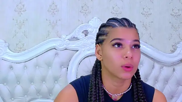 TiaraRosse online show from November 22, 2025, 1:32 pm