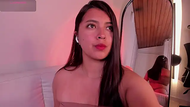 Rebeca Williams  online show from November 22, 2025, 11:47 pm