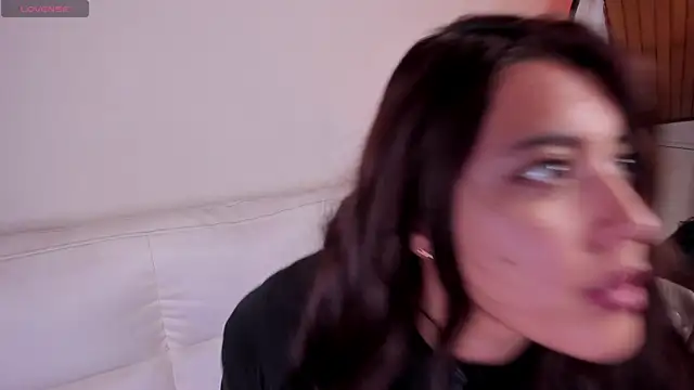 Rebeca Williams  online show from October 27, 2025, 11:55 am