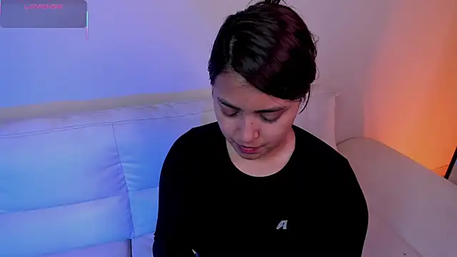 Rebeca Williams  online show from November 15, 2025, 12:47 am