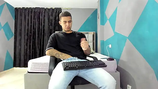 Snapshot of simookeler chatting on February 25, 2025, 4:14 am simookeler online show from February 25, 2025, 4:14 am