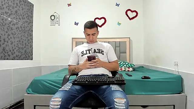 Snapshot of simookeler chatting on October 18, 2025, 5:26 pm simookeler online show from October 18, 2025, 5:26 pm