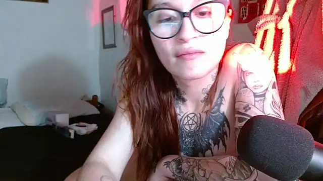 Snapshot of kittenlizz chatting on November 16, 2025, 8:02 pm kittenlizz online show from November 16, 2025, 8:02 pm