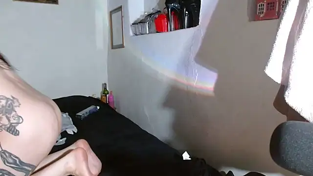 Snapshot of kittenlizz chatting on October 18, 2025, 4:53 pm kittenlizz online show from October 18, 2025, 4:53 pm