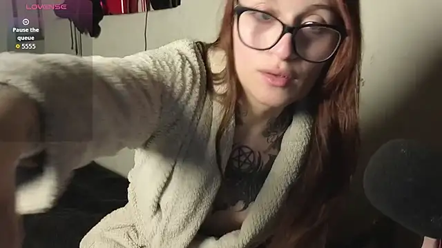 kittenlizz online show from June 3, 2026, 6:45 pm