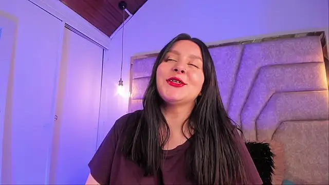 EmaJames25 online show from November 28, 2025, 6:41 pm