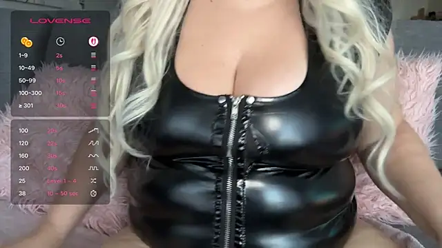 Missannalova online show from December 4, 2025, 8:52 pm