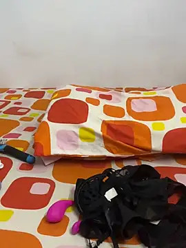 leilachic online show from March 17, 2025, 7:24 am