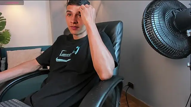 Aaron Scoot online show from December 18, 2024, 11:30 pm