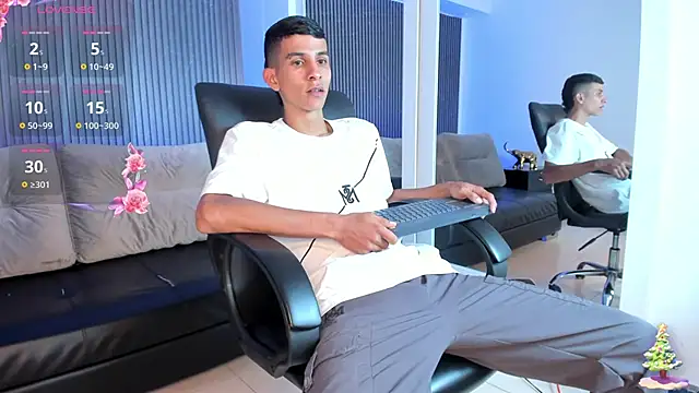 Aaron Scoot online show from December 19, 2025, 11:12 am