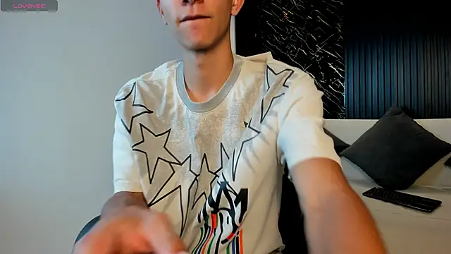 Aaron Scoot online show from April 1, 2026, 8:06 pm