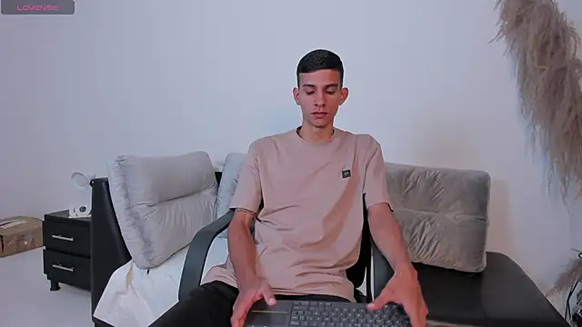 Aaron Scoot online show from January 9, 2026, 11:06 am