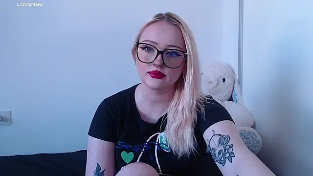 chloe levine online show from September 12, 2025, 9:03 pm