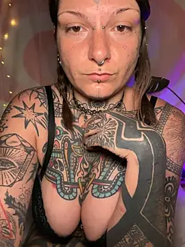 lizzardqueeen online show from March 15, 2026, 12:06 am