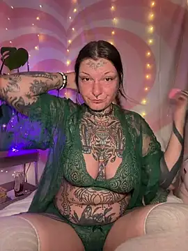 lizzardqueeen online show from April 4, 2026, 8:21 am