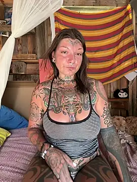 lizzardqueeen online show from August 2, 2026, 4:04 pm
