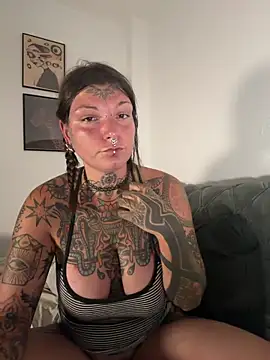 lizzardqueeen online show from June 21, 2026, 8:47 pm