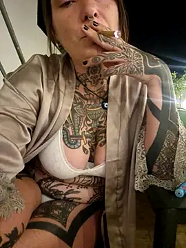 lizzardqueeen online show from September 29, 2025, 9:31 pm