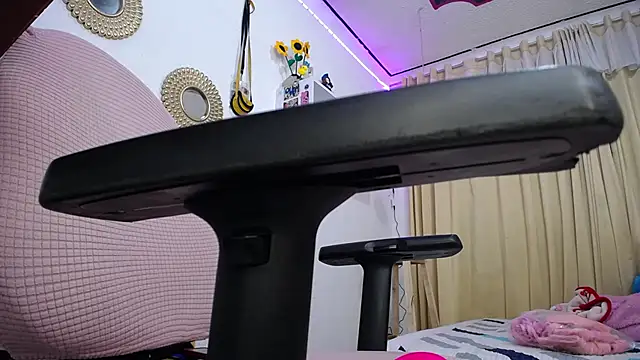 Soffy-brooks online show from February 1, 2025, 11:42 am