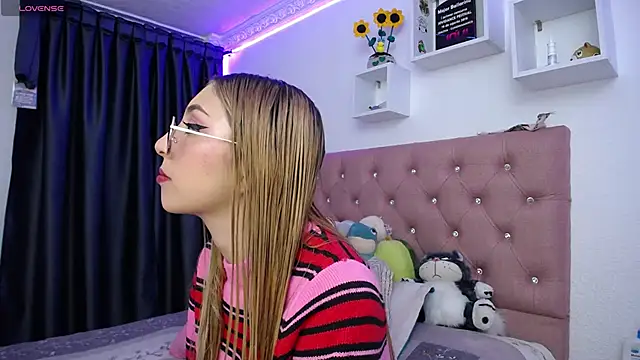 Soffy-brooks online show from September 21, 2025, 3:55 am