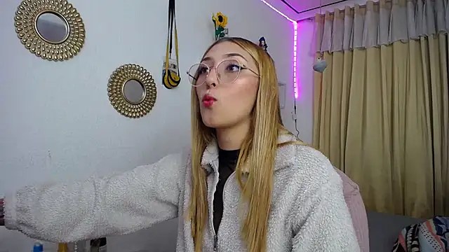 Soffy-brooks online show from March 5, 2025, 3:08 am