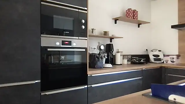 unconnudu21000 online show from November 27, 2025, 11:43 am