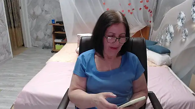 OlgaHottie online show from April 9, 2026, 12:44 pm