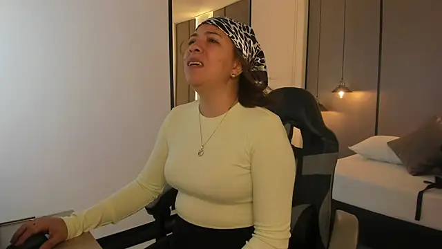 alma fenix online show from September 24, 2025, 12:33 pm