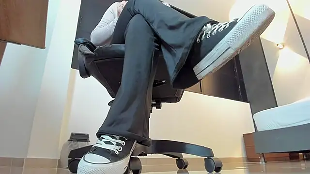 alma fenix online show from September 12, 2025, 12:38 pm