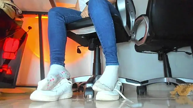 alma fenix online show from April 9, 2026, 12:00 pm