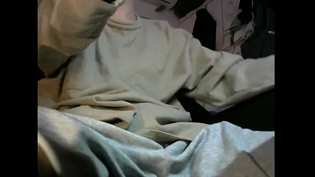 Ray175oo online show from November 22, 2025, 6:29 pm