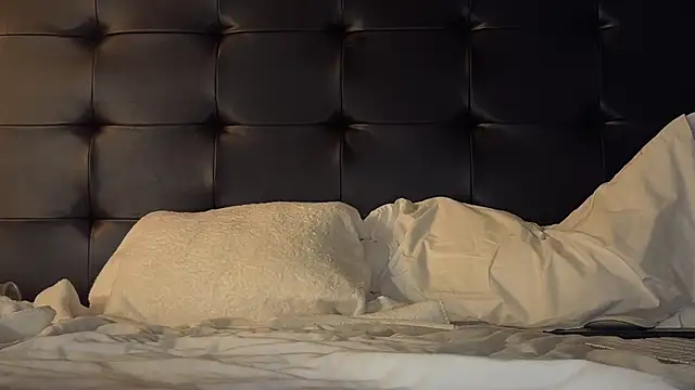 Snapshot of wheresando1 chatting on September 23, 2025, 5:03 am wheresando1 online show from September 23, 2025, 5:03 am