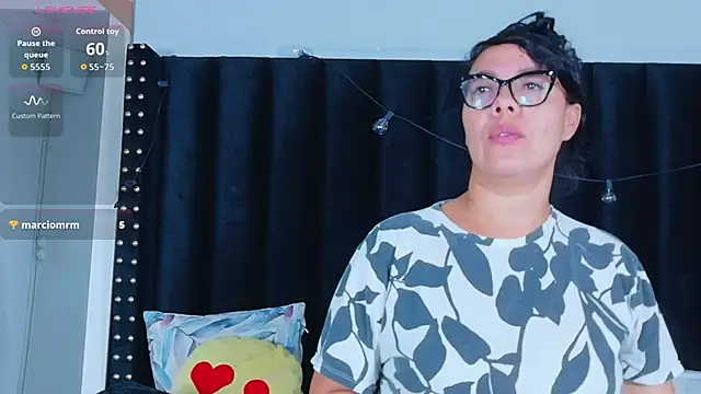 hotlatinateacher online show from November 22, 2025, 8:02 am