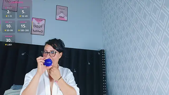 hotlatinateacher online show from January 12, 2026, 4:14 pm