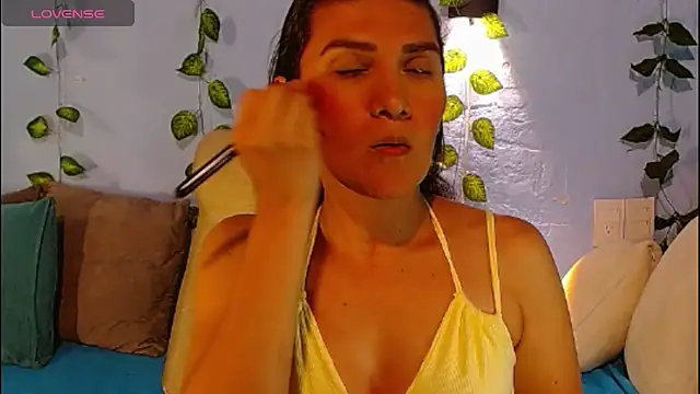 venus swet  online show from April 17, 2026, 12:02 am