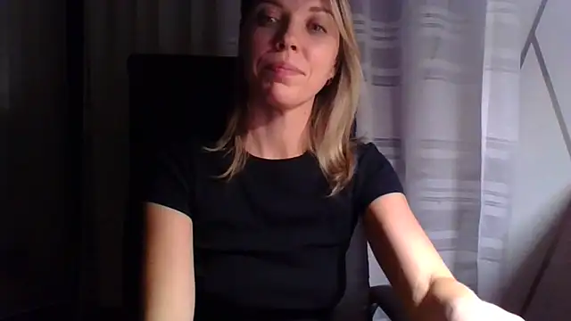 VelvetLove287 online show from November 10, 2025, 8:25 pm